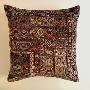 Pottery Barn Cover 22" x 22"NWOT.